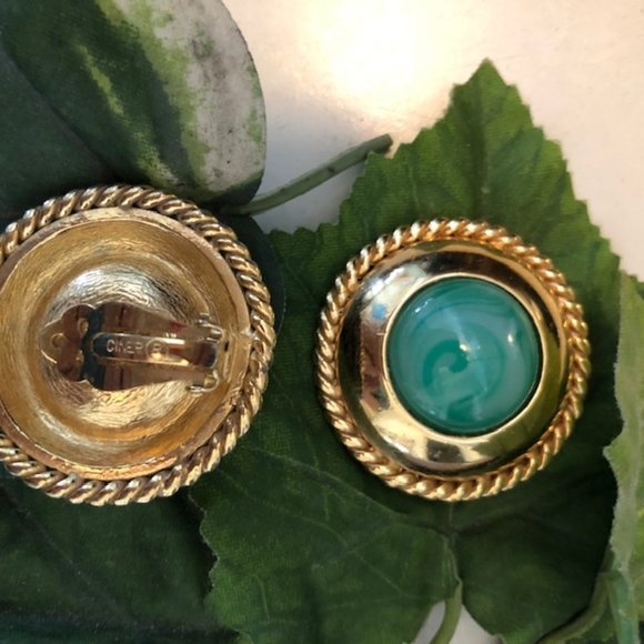 Vintage Ciner Gold Tone and Green Dome Earrings - Picture 4 of 5